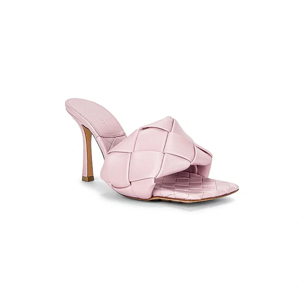 Bottega Veneta - The Lido Sandal - Color: Magnolia- Size: 37.5 - Picture 5 of 8
